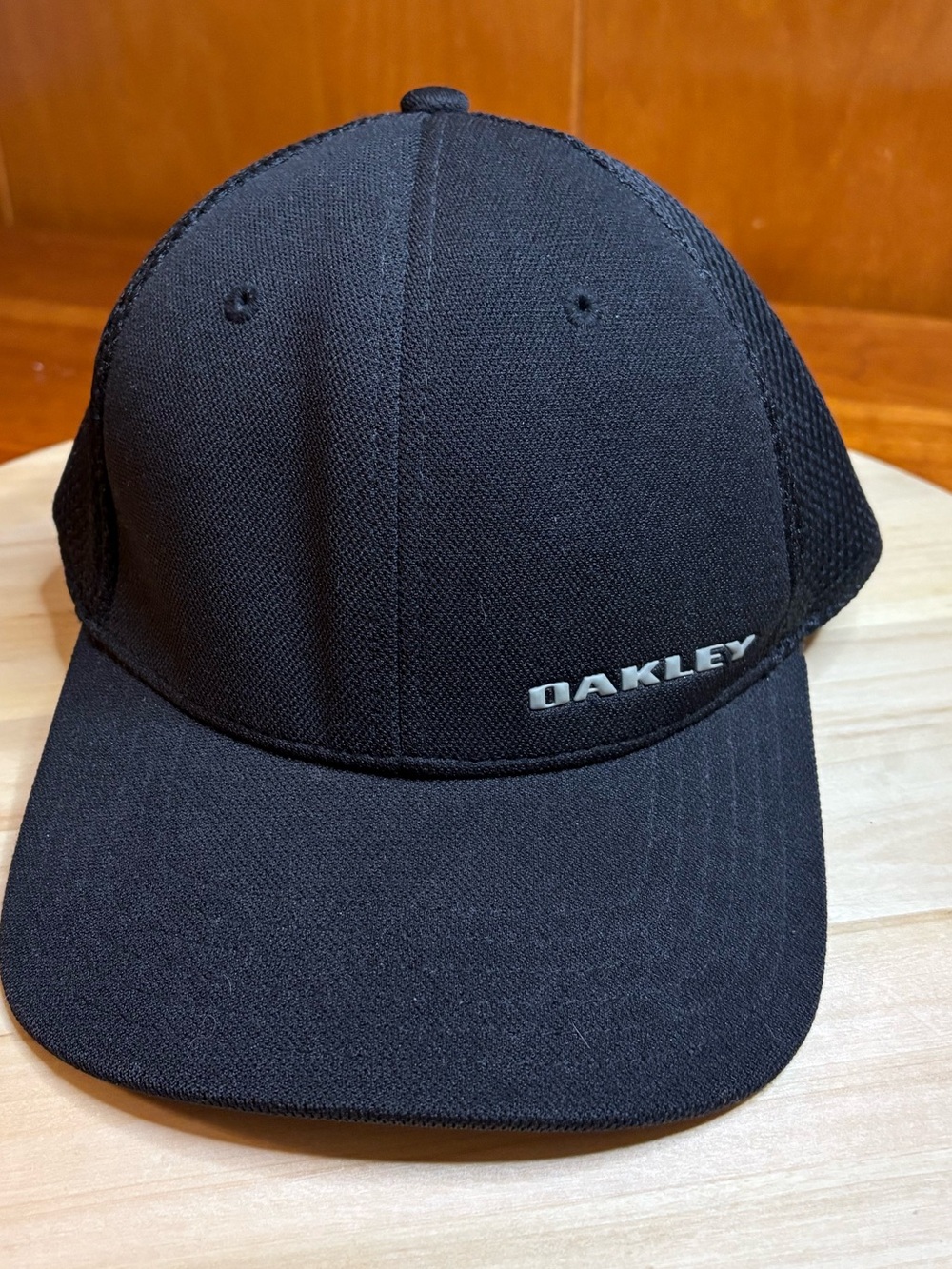 black Oakley Silicon Bark Trucker hat